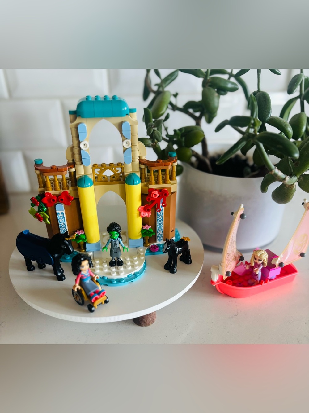 Lego WICKED Glinda, Elphaba & Nessarose at Shiz University set